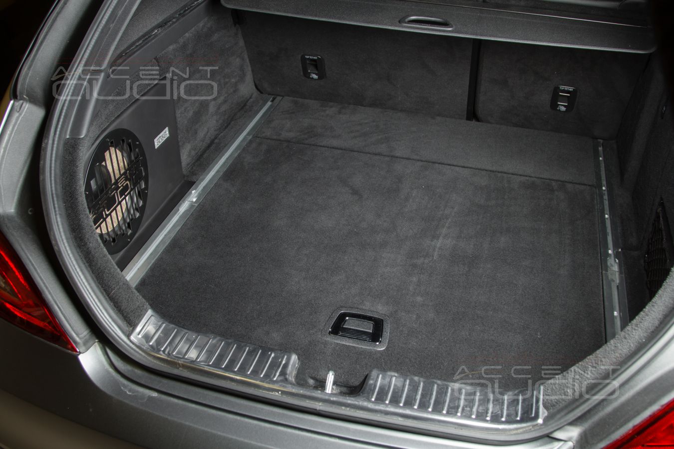 Звук Стиль Бас Focal – фирменный сабвуфер-стелс специально для Mercedes CLS