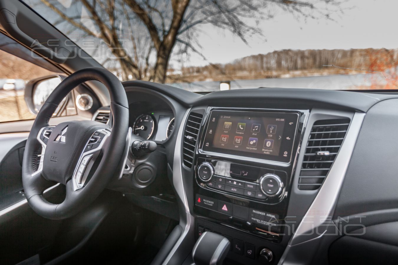 Сердце системы Helix DSP.3 – за магнитолой Mitsubishi Pajero Sport