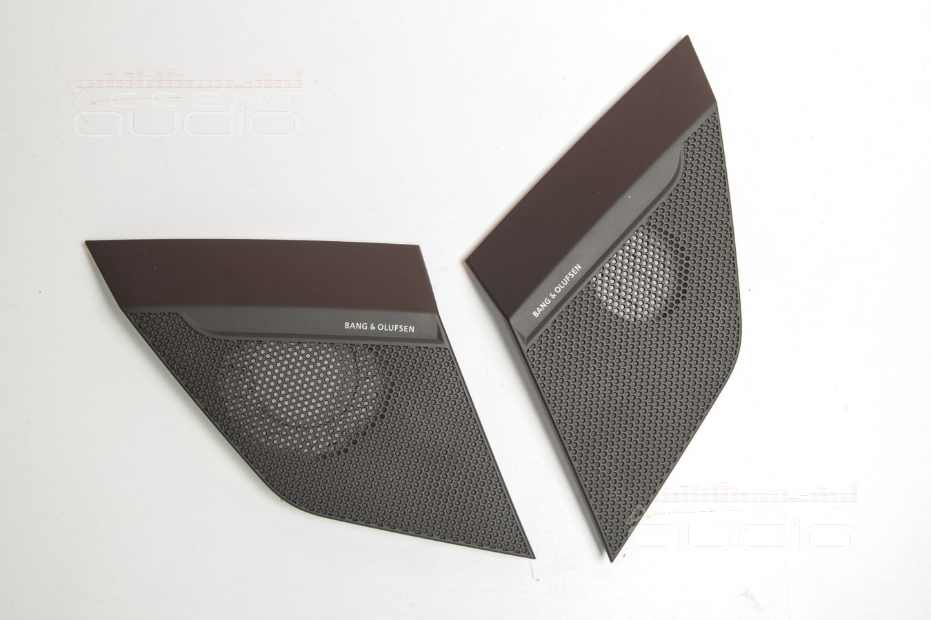 Полностью штатный, скрытый, но правильный монтаж серединок Brax GL2 в Audi E-Tron