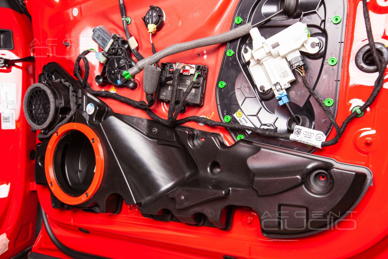 Аудиоподготовка дверей, ящики и ScanSpeak Revelator – всё необходимое для идеального звука