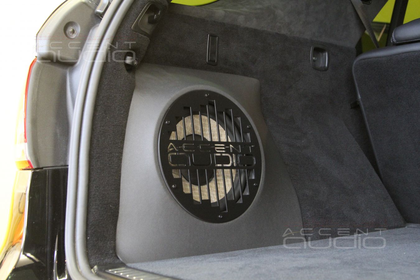 Mercedes-Benz GLE: Сабвуфер-стелс в очередной раз… из дерева