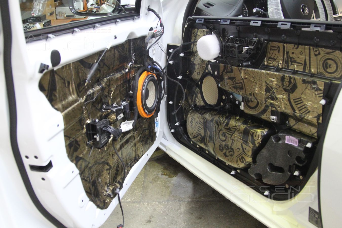 Подготовка дверей, установка акустики Focal