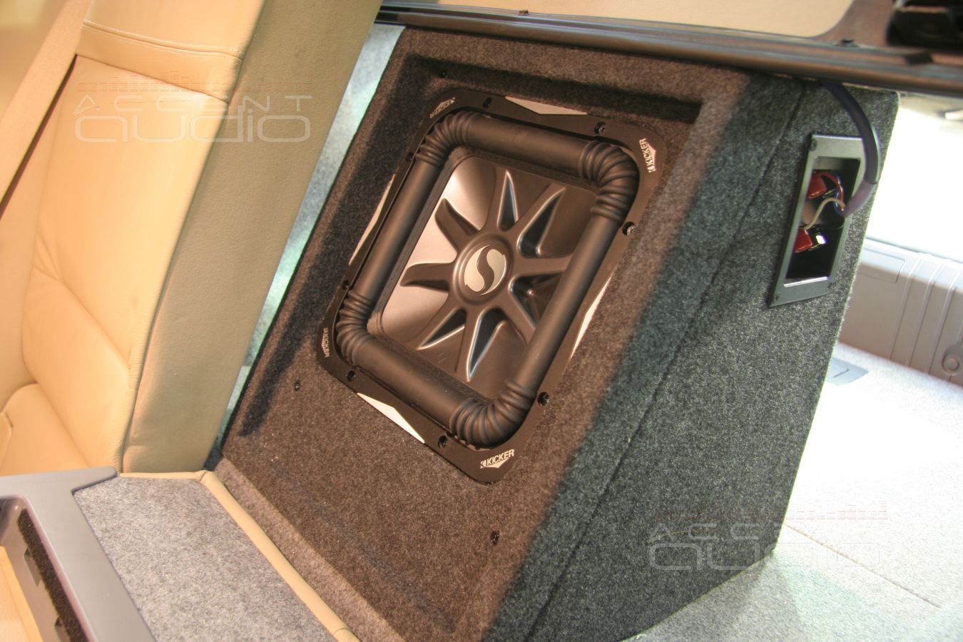 Сабвуфер Kikcer Solo-Baric L7