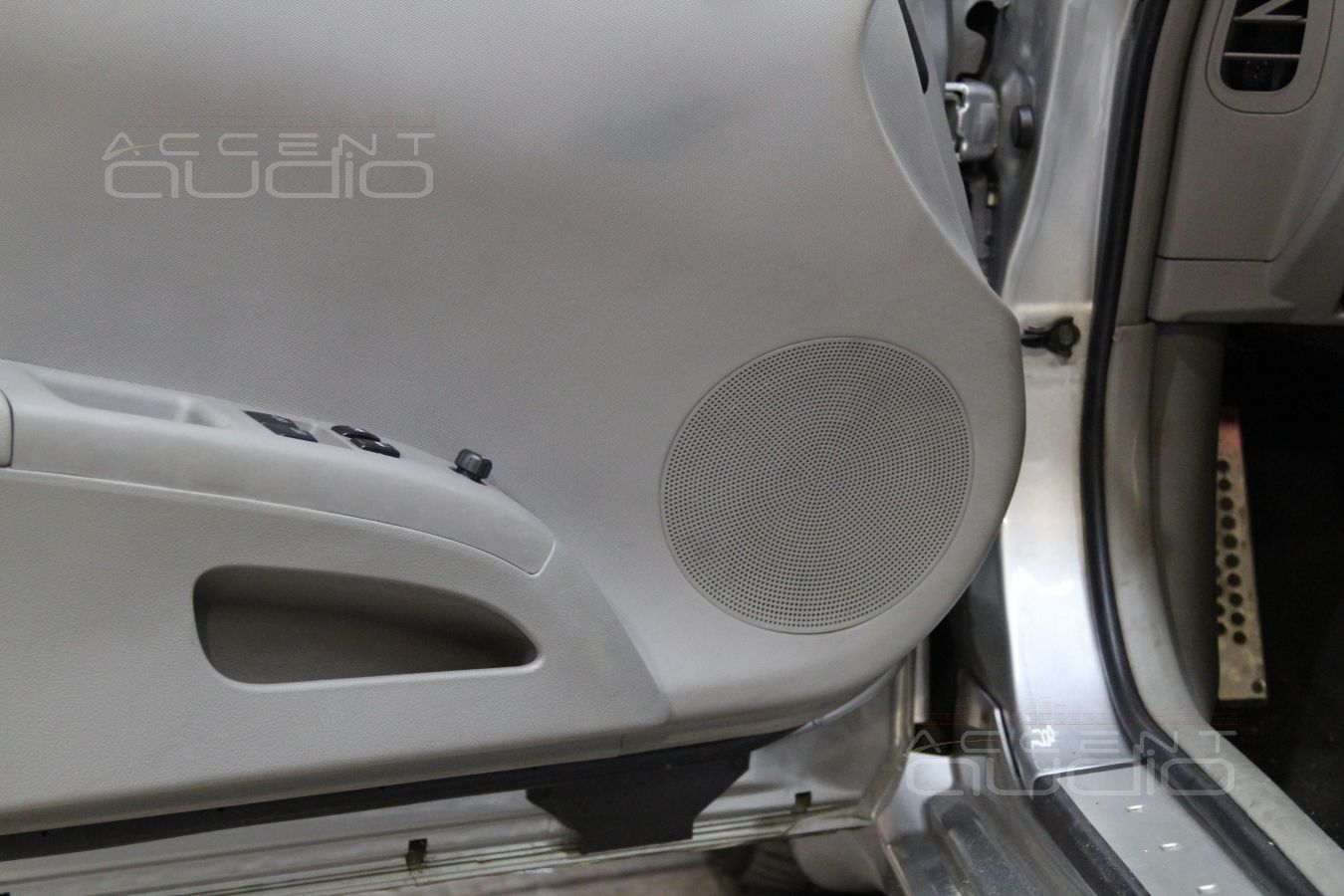 Установка акустики Focal Performance в Nissan 350Z