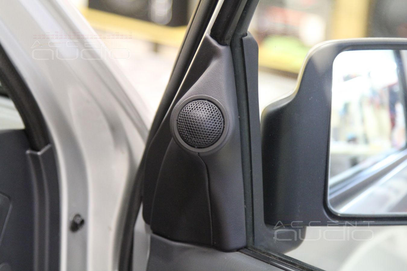 Suzuki Jimny: отличный звук легко и изящно