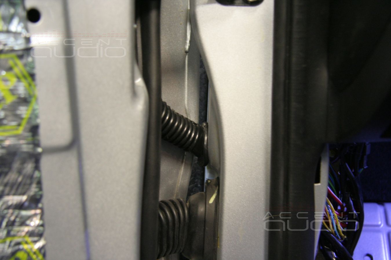 Установка акустики в SsangYong Rexton