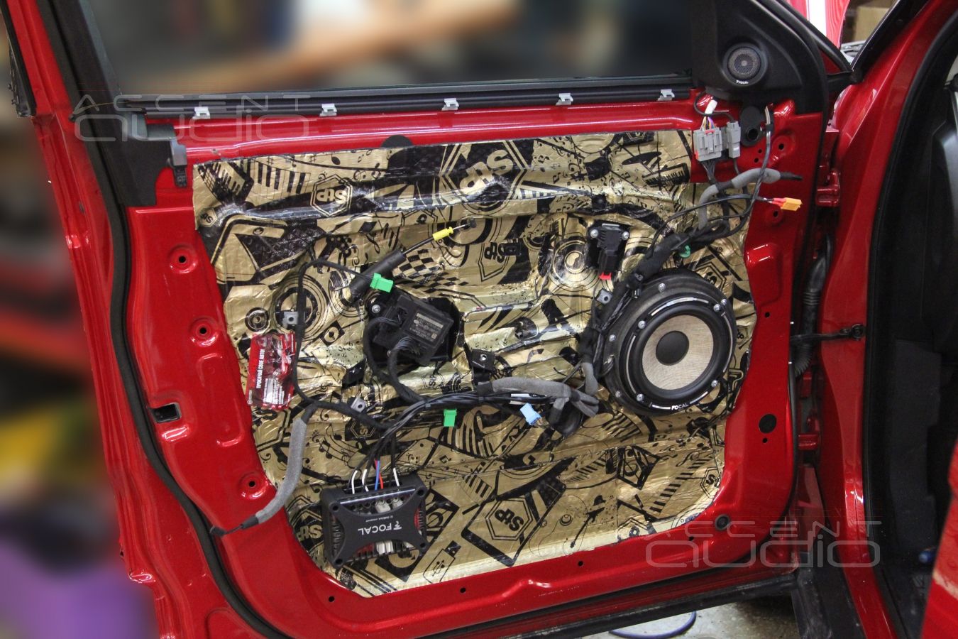 Установка акустики Focal Performance в RangeRover Evoque