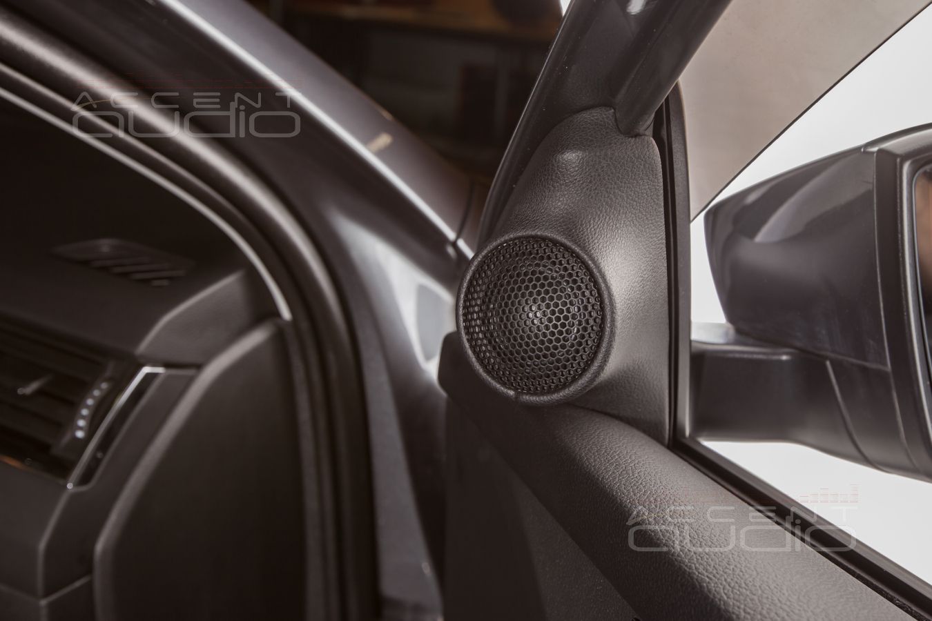 Подиумы под твитеры SOaudio 29NEO в Skoda Octavia A7