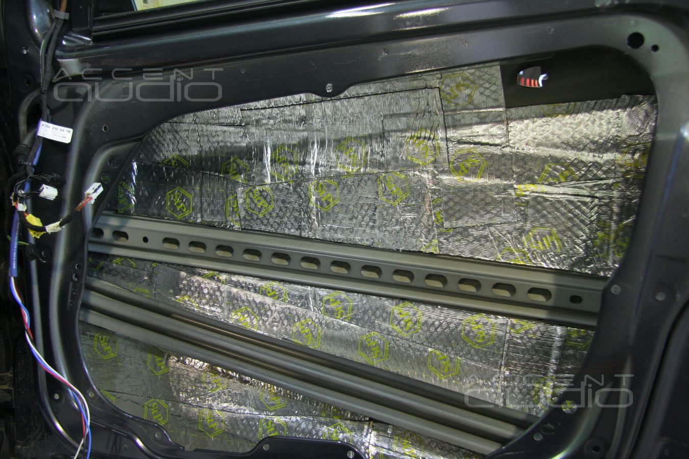 Установка акустики в Mercedes GLK 350