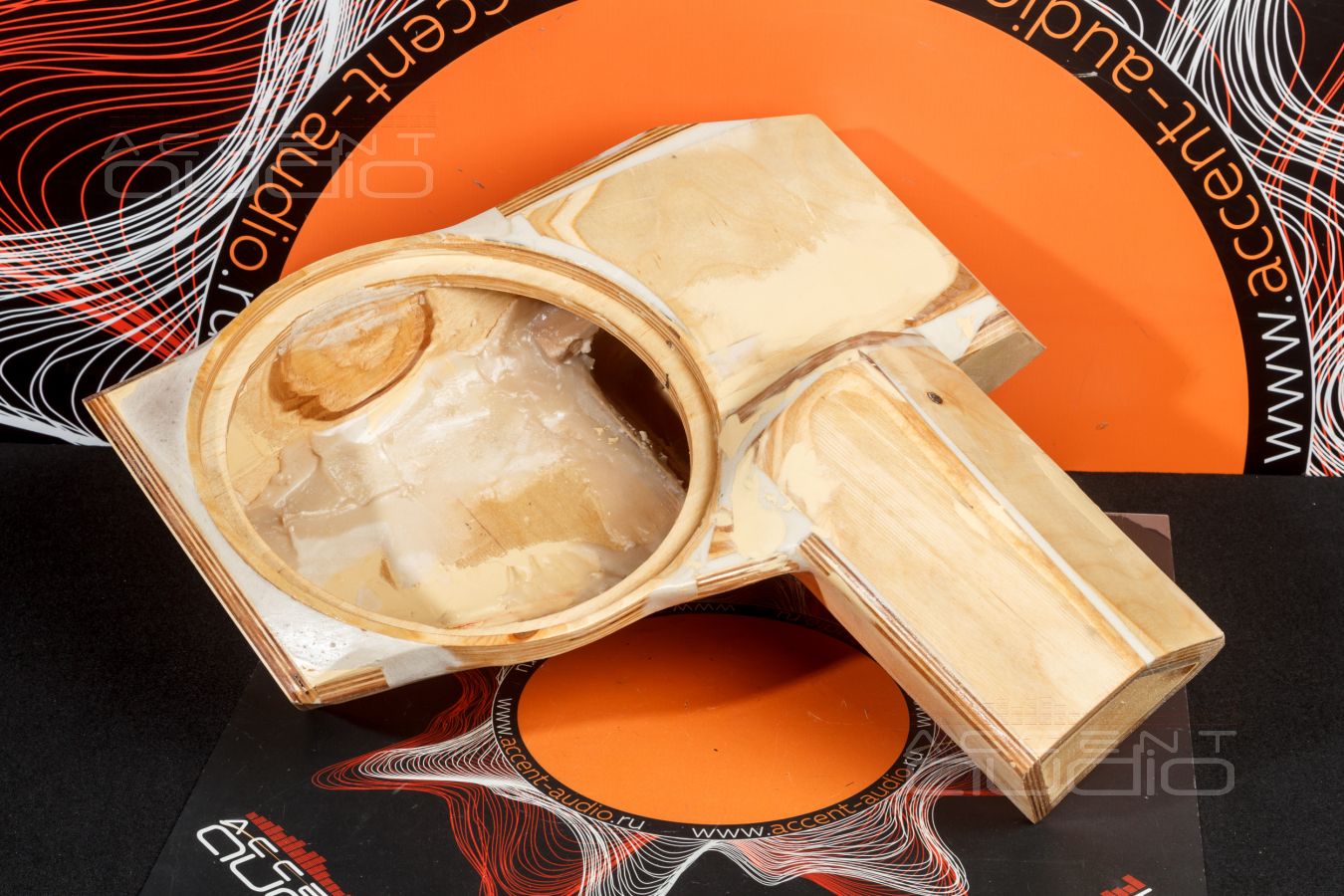 Update: новинка для Gelandewagen без Burmester – полная интеграция сабвуфера