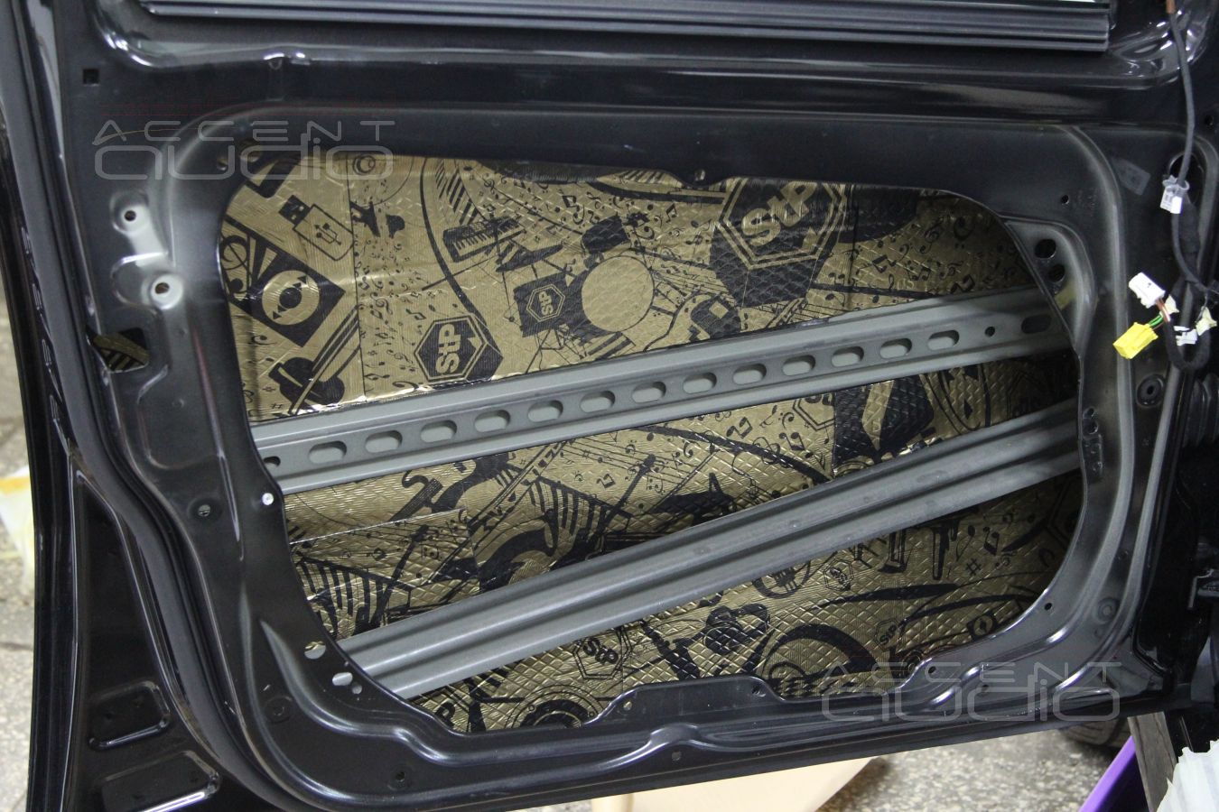 Замена акустики и виброизоляция дверей в Mercedes GLK 2014