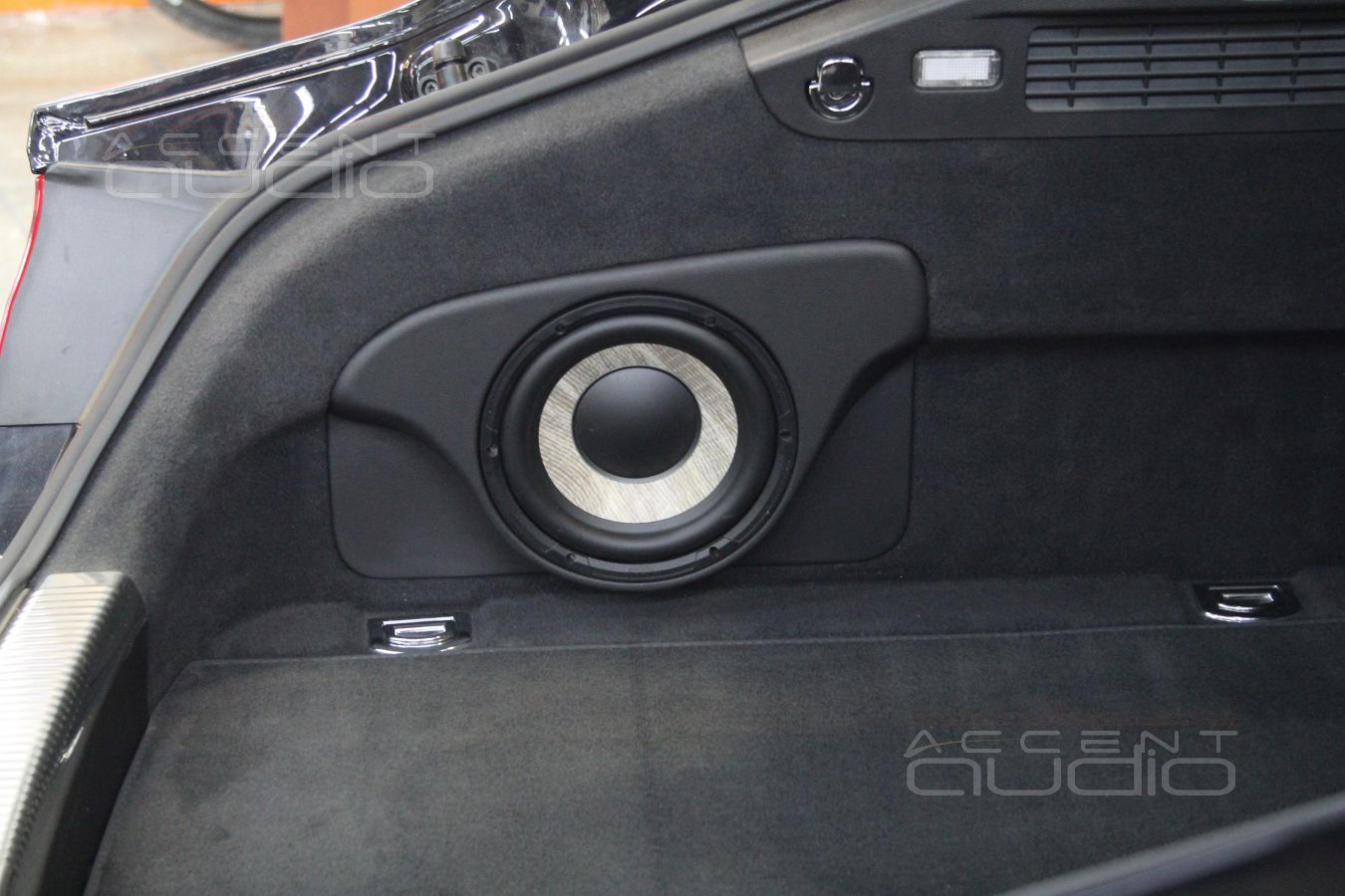 Сабвуфер-стелс в Audi A7