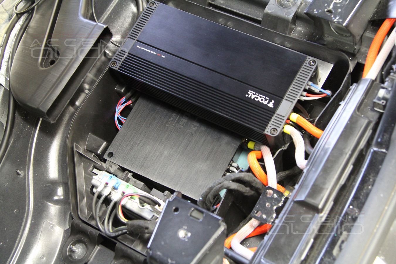 Установка усилителей в Mercedes-Benz GLS Helix PSix и Focal FPX 1.1000