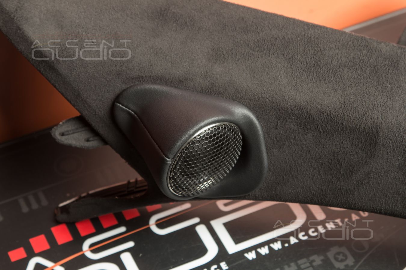 Оригинальный, скрытый и видимый монтаж широкополосных динамиков в Monjaro