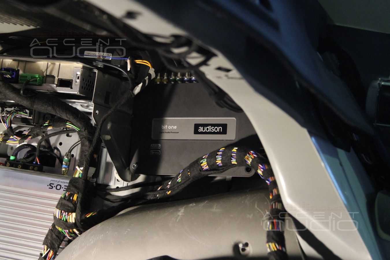 Великолепный новый Jaguar XF и его новая Hi-End аудиосистема.