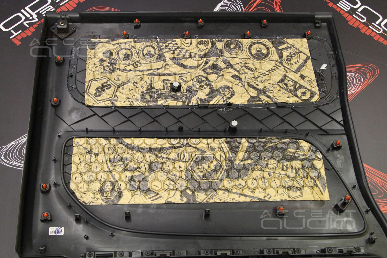 Шумоизоляция Mercedes Vito: двери и их обшивки