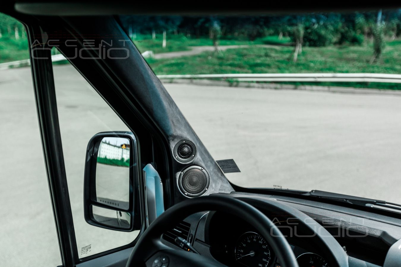 Подиумы под СЧ-ВЧ звено: правильное размещение новой акустики в Mercedes-Benz Sprinter CS-Reisemobil
