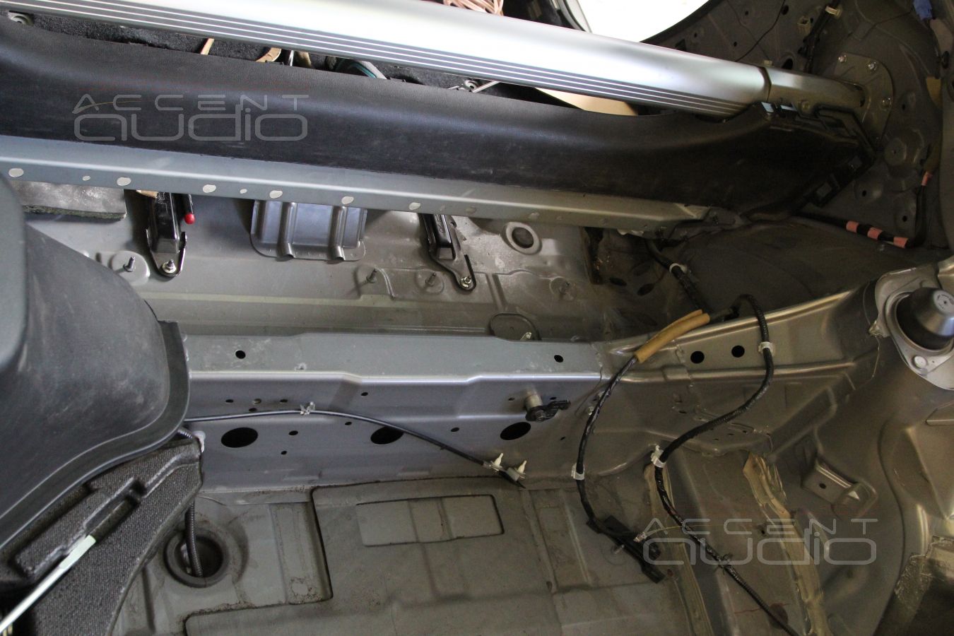 Изготовление и установка сдвоенного сабвуфера Alpine SWR 8D2 В Nissan 370Z