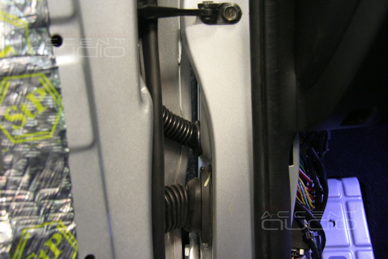 Установка акустики в SsangYong Rexton