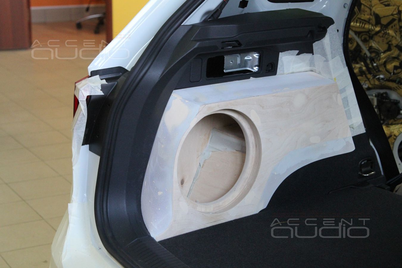 Сабвуфер стелс в новый Volkswagen Tiguan 2017