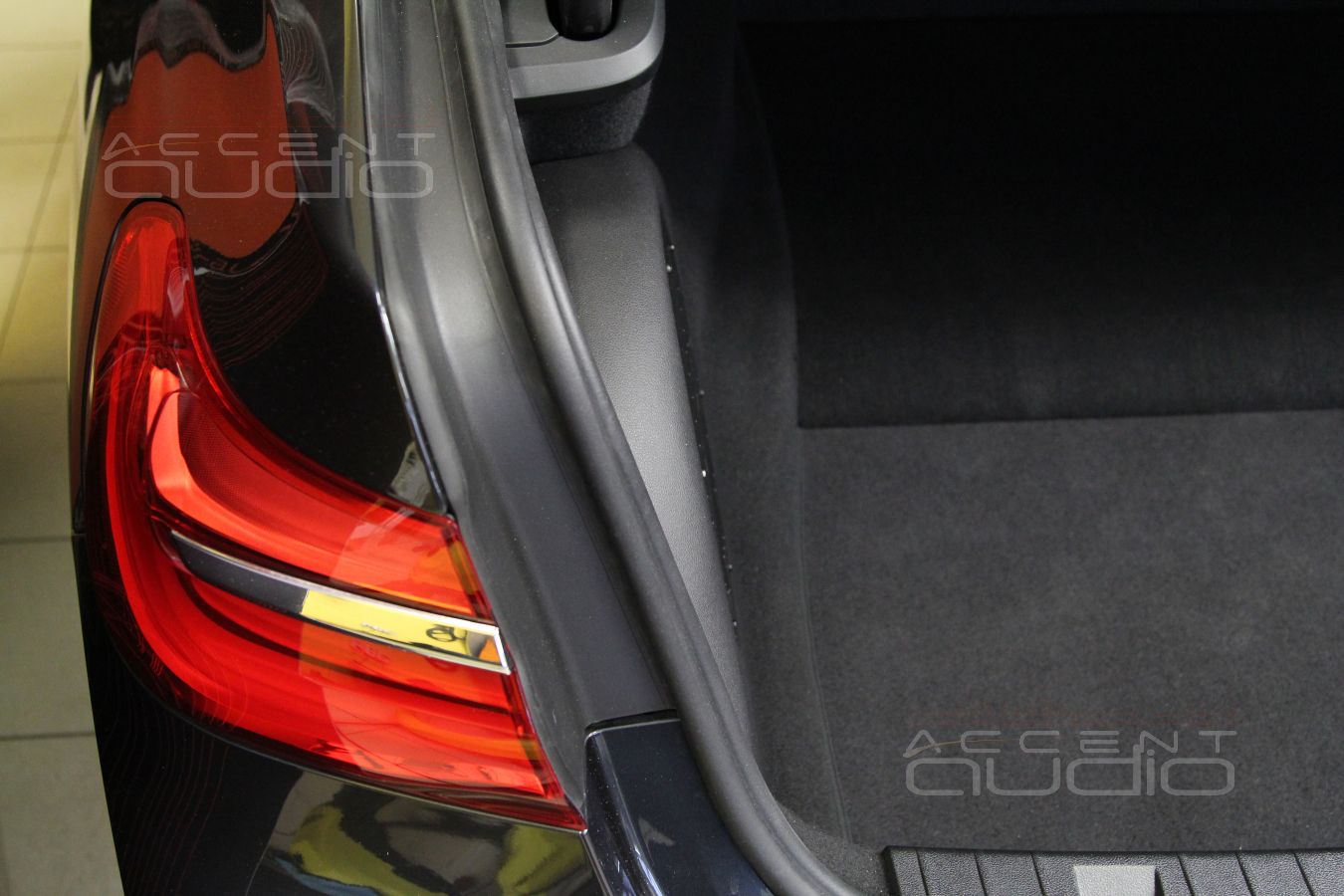 Сабвуфер стелс с головкой от JLAudio специально для BMW 730LD