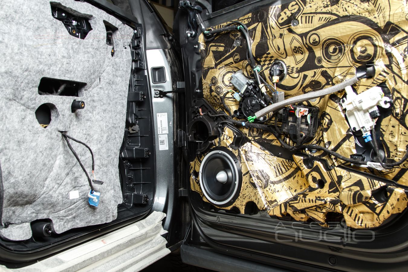 Аудиоподготовка дверей и установка мидбасов Dego Master 2000 в дверные ящики Audi Q8