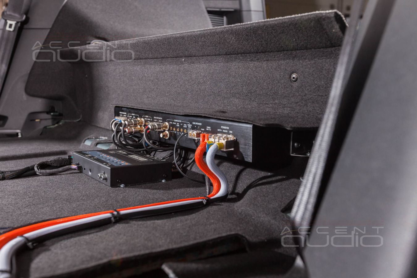 Установка усилителя и аудиопроцессора в Skoda KODIAQ