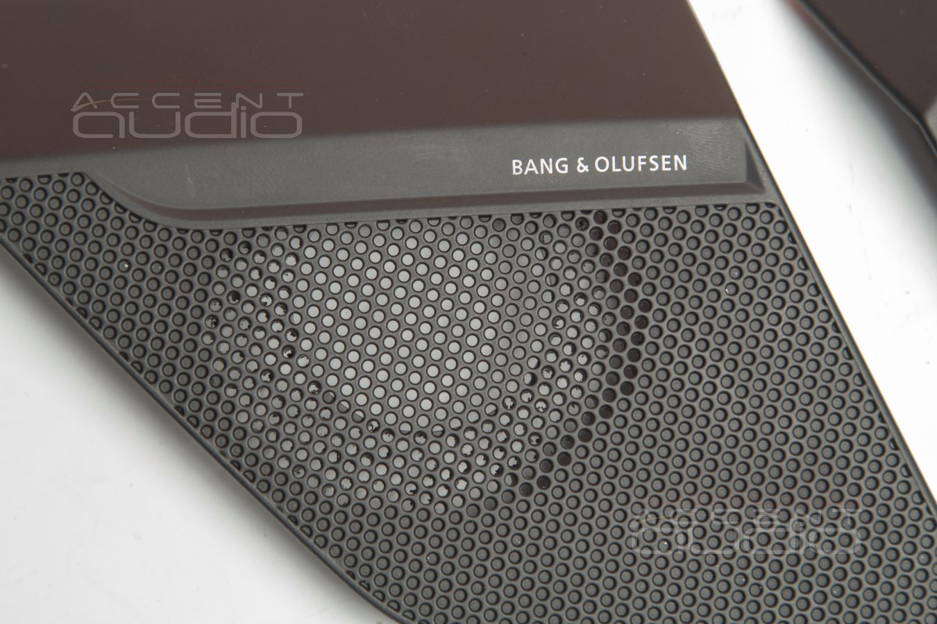 Полностью штатный, скрытый, но правильный монтаж серединок Brax GL2 в Audi E-Tron