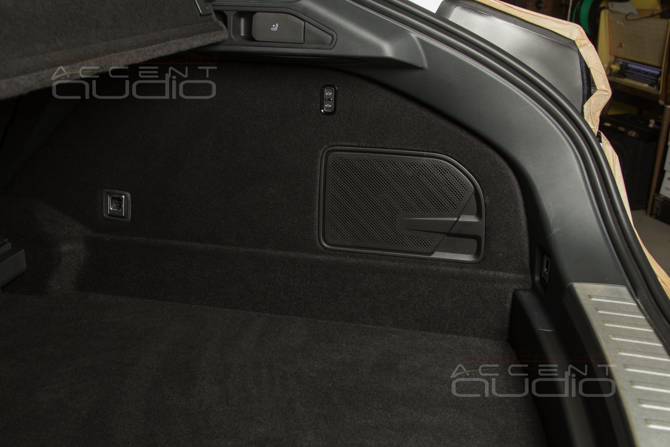 Сабвуфер Eton в Zeekr 001 и его правильный ящик !