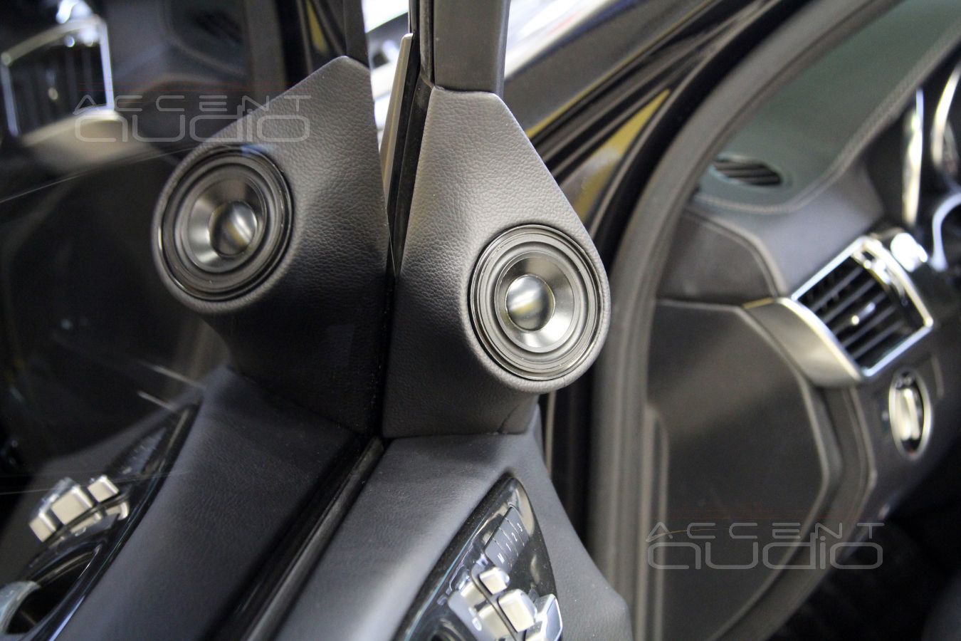 Широкополосный твитер или СЧ-ВЧ излучатель Ground Zero 60SQX в штатных местах Mercedes-Benz GLS