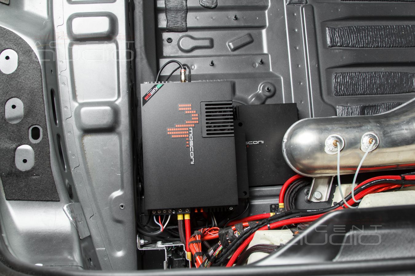 Скрытый монтаж усилителей Helix и Mosconi в Mercedes-Benz GLE Coupe AMG 53