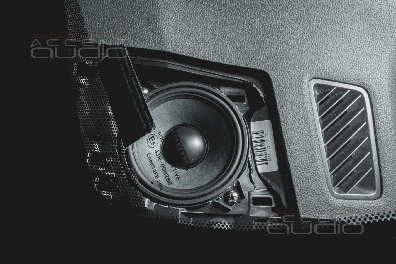 Установка среднечастотных динамиков штатно в нештатные места Toyota RAV4