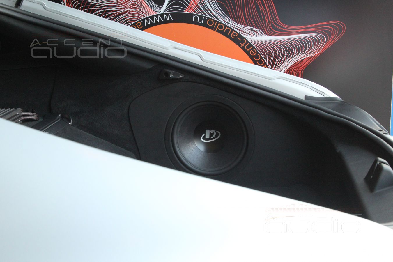 Сабвуфер-стелс для Dego sb-10 p-mk2 в Mercedes-Benz GT