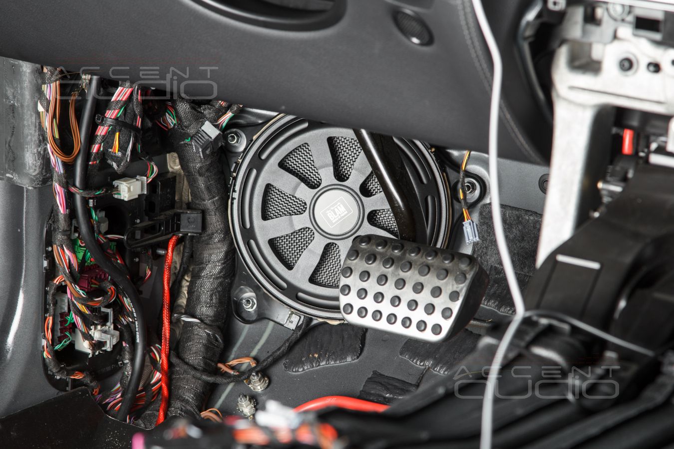 Монтаж внутрипольных вуферов BLAM MB 200 W в Mercedes-Benz GLE Coupe AMG 53
