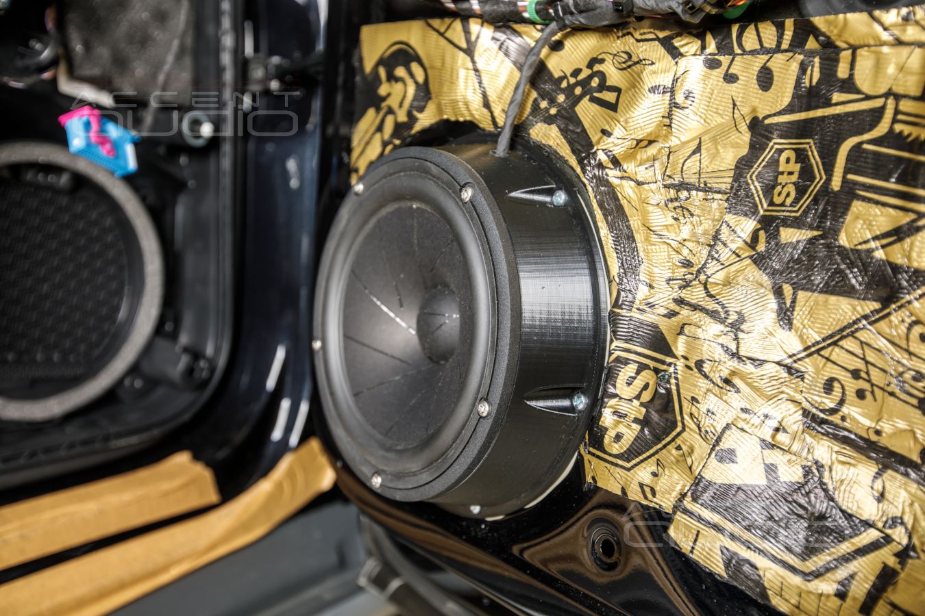 Аудиоподготовка дверей и установка мидбасов ScanSpeak в Volkswagen Passat AllTrack