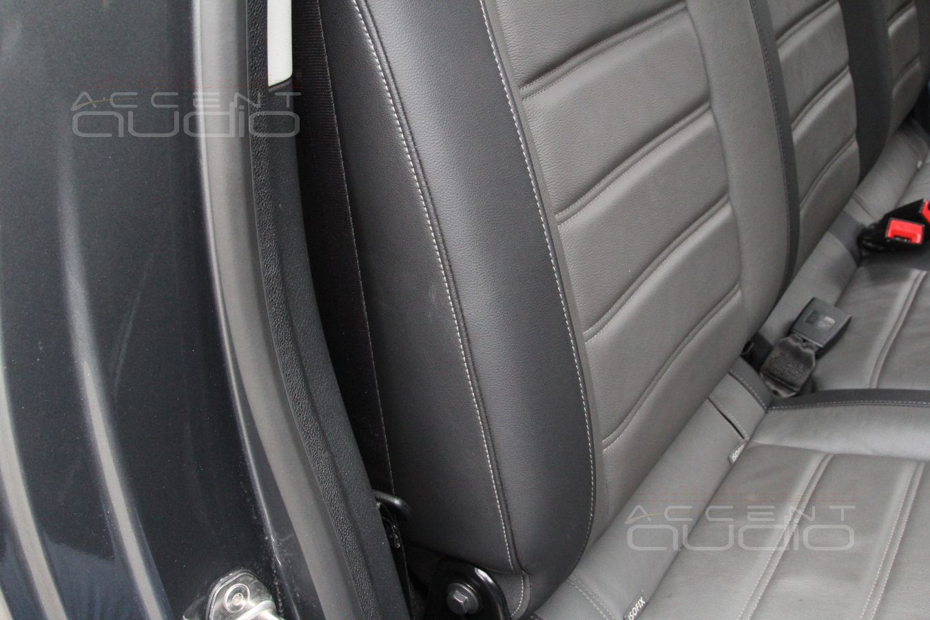 Сабвуфер-стелс для VW Amarok: Focal P25FS в корпусе SuperSlim