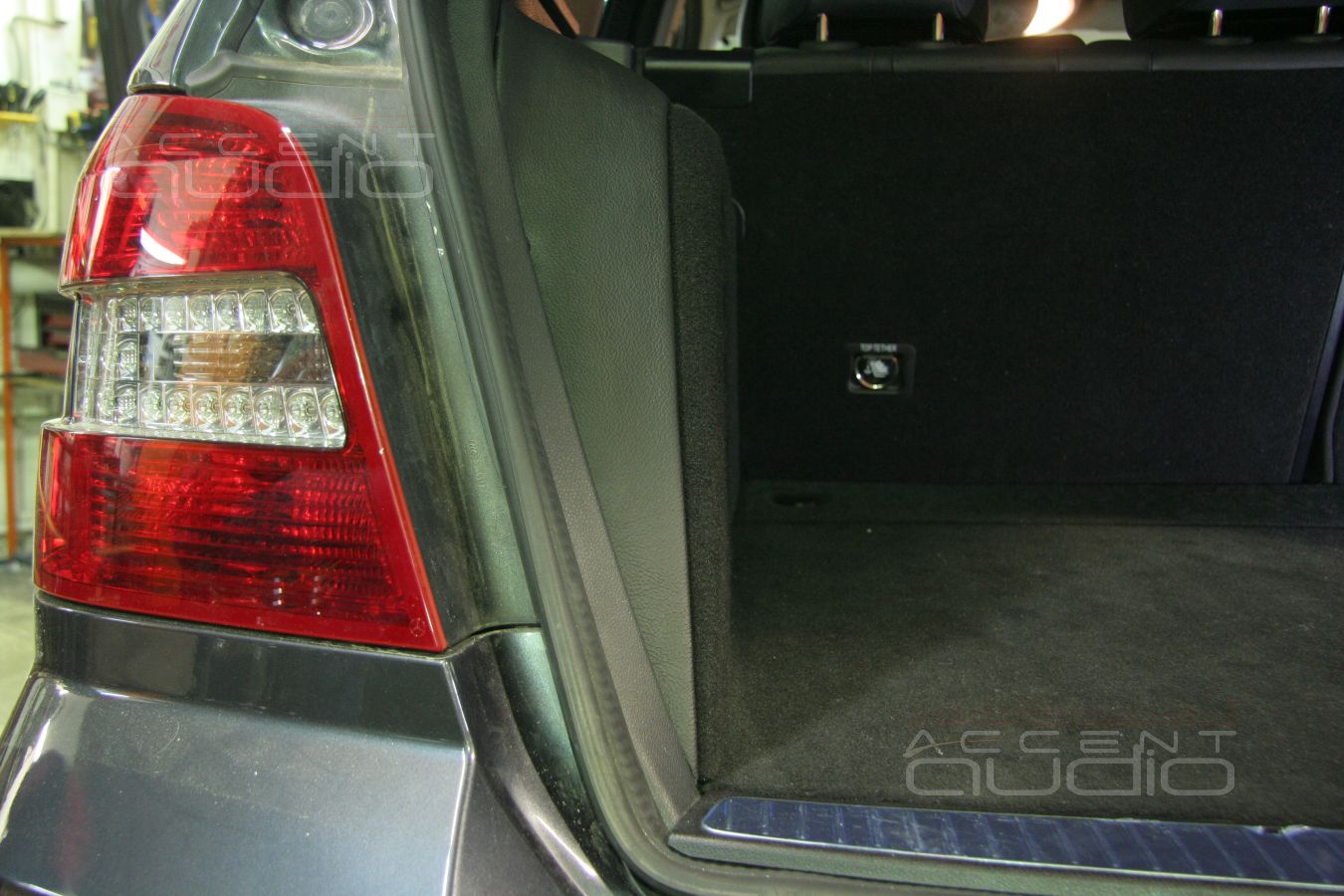 Сабвуфер Eton HEX в Mercedes GLK 350