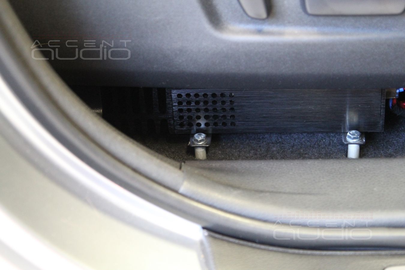 Установка усилителей Toyota Highlander