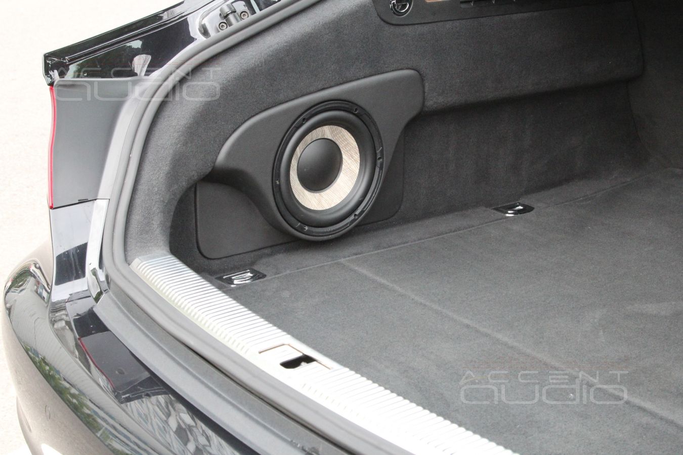 Сабвуфер-стелс в Audi A7