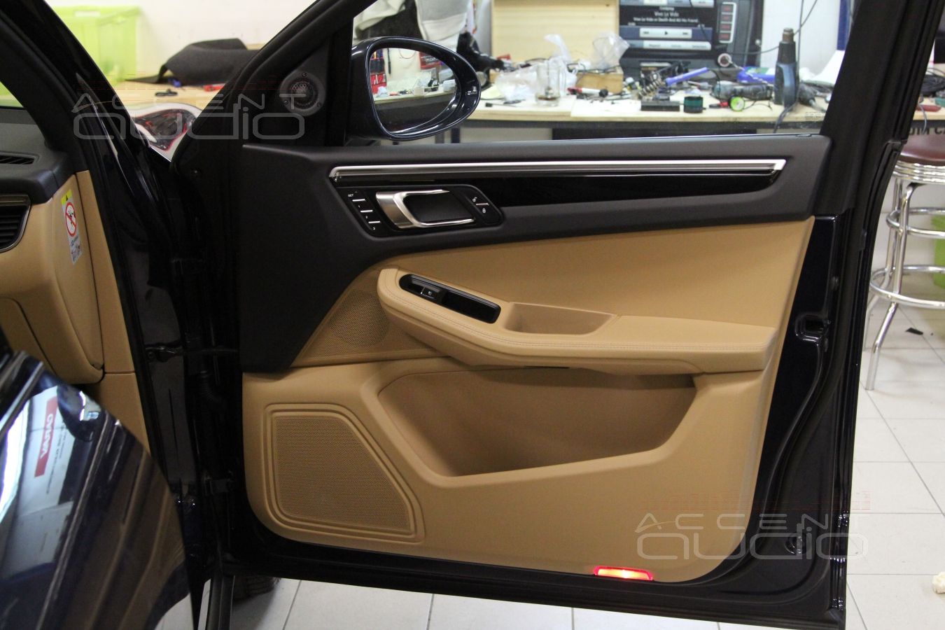 Новая акустика в Porshe Macan - твитеры ScanSpeak