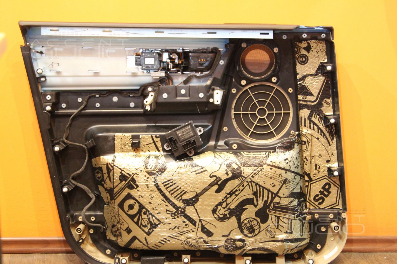 Шумоизоляция и аудиоподготовка передних дверей