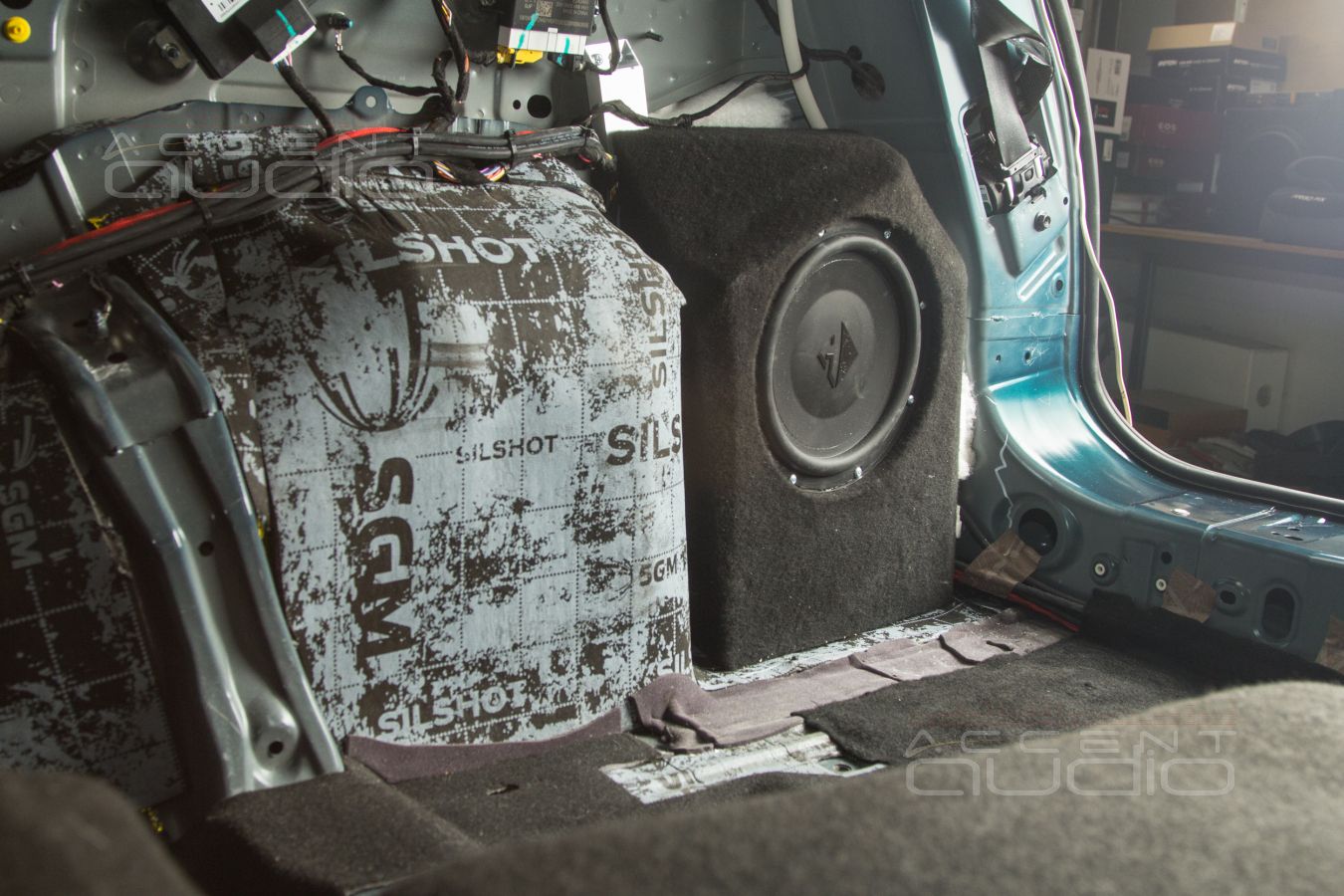 Интеграция сабвуфера-стелс в Exeed – не видно, но слышно !