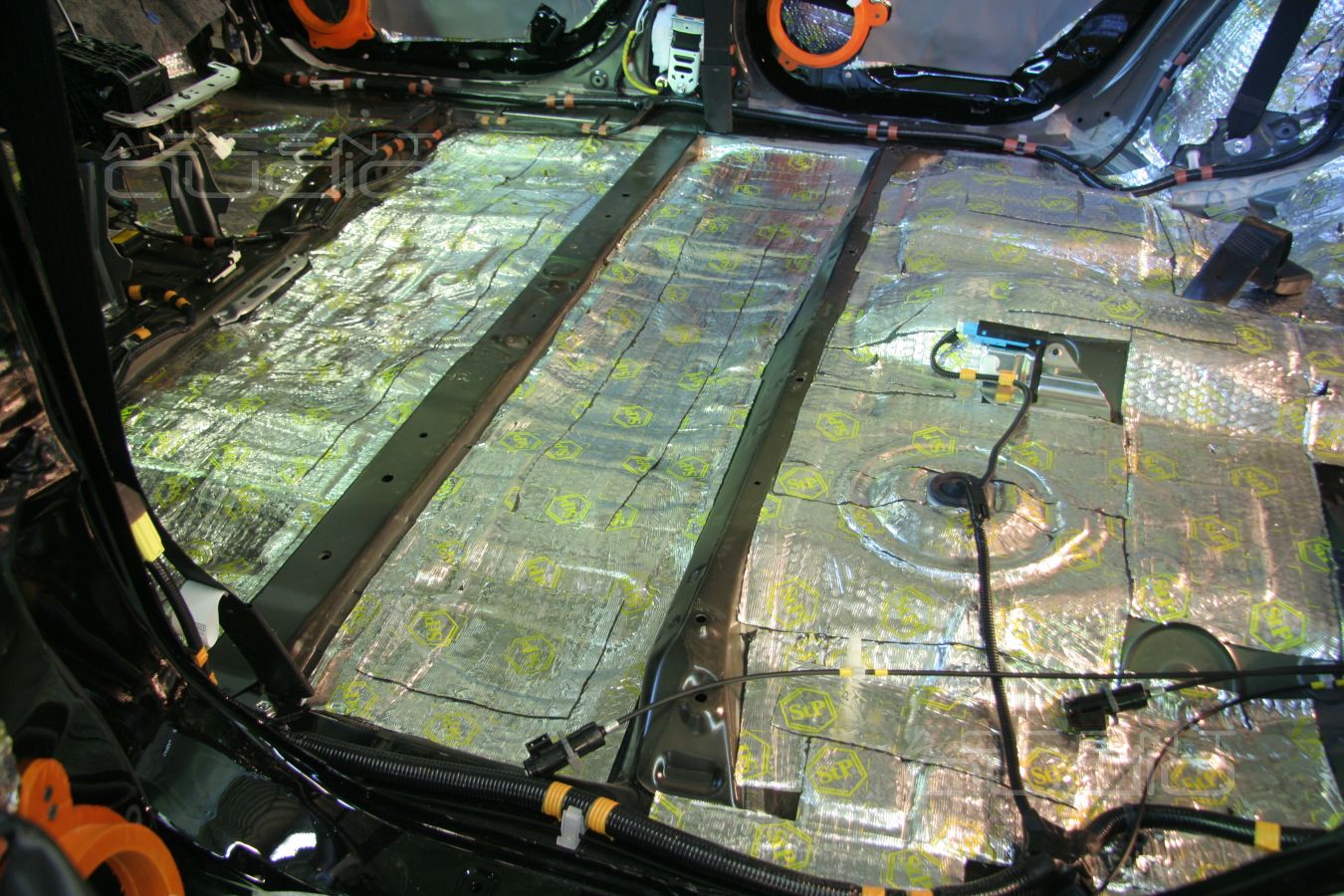 Шумоизоляция и аудиоподготовка Toyota Highlander