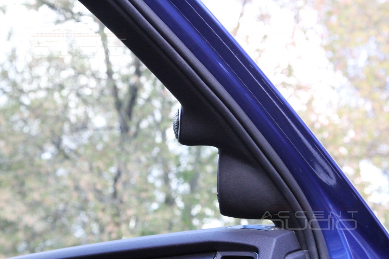 Сразу – главное: подиумы для твитеров Rainbow и среднечастотных излучателей Brax для Skoda Kodiaq