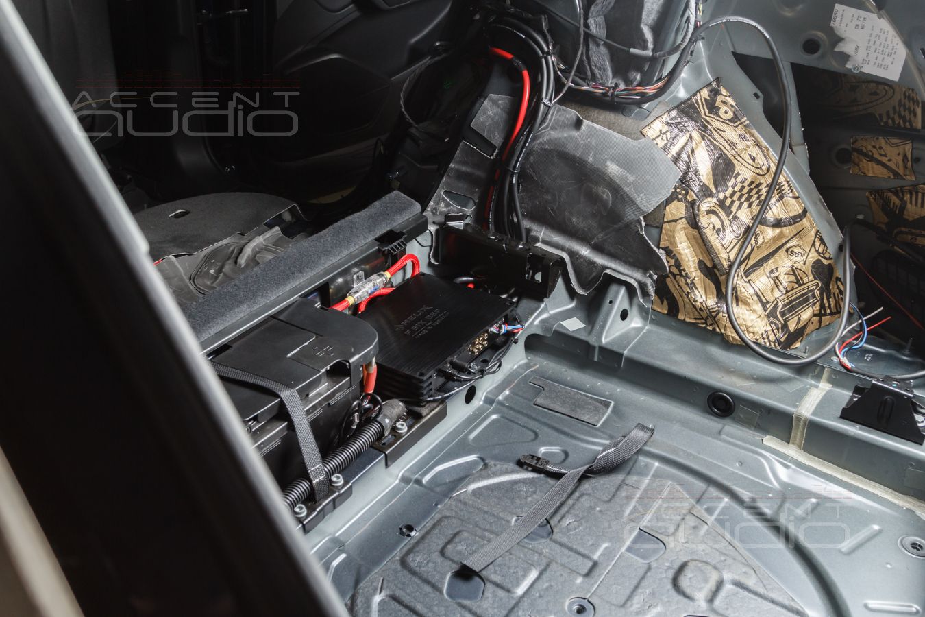 Один процессорный усилитель для всей системы и двух источников: снова Helix PSix