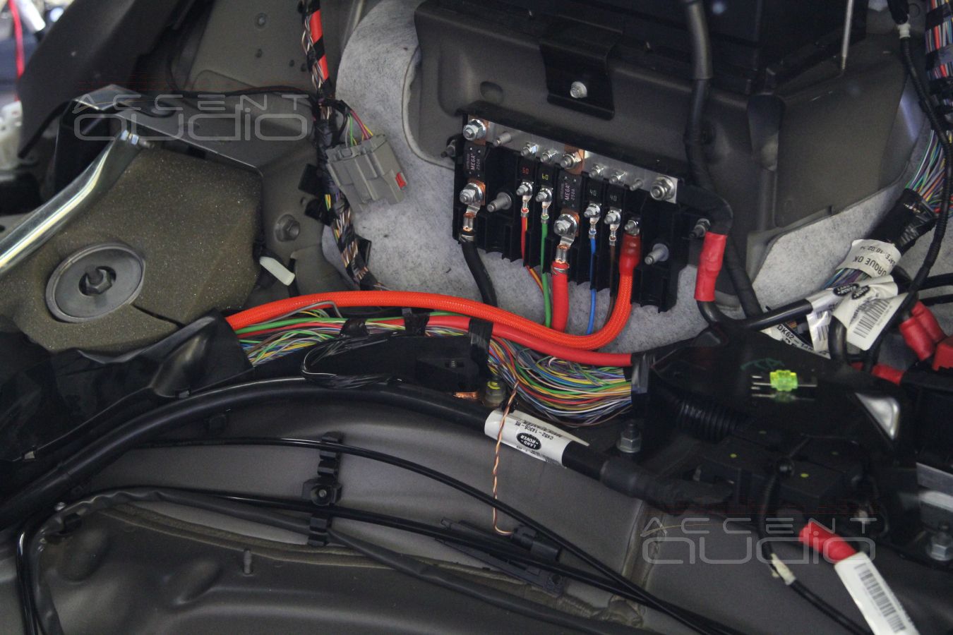 Выбор и установка усилителей в RangeRover Sport