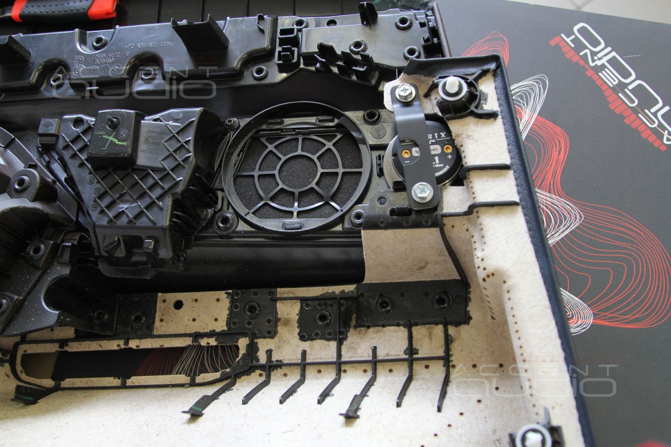 Установка роскошных твитеров Brax ML1 в штатные места задних дверей BMW 730LD