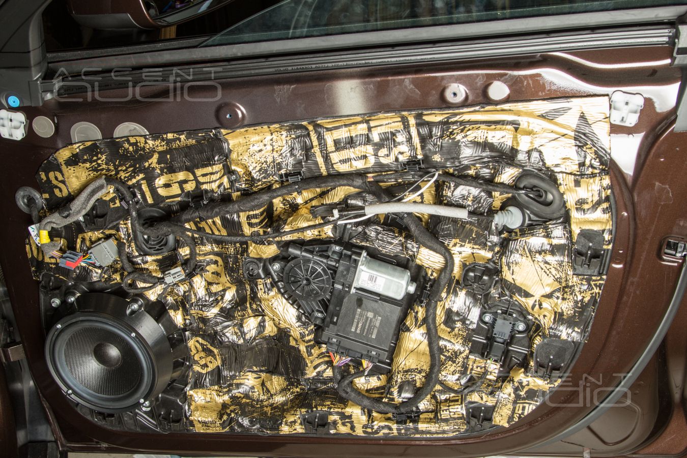 Аудиоподготовка дверей и штатный монтаж новых мидбасовых динамиков SOAudio 165\38