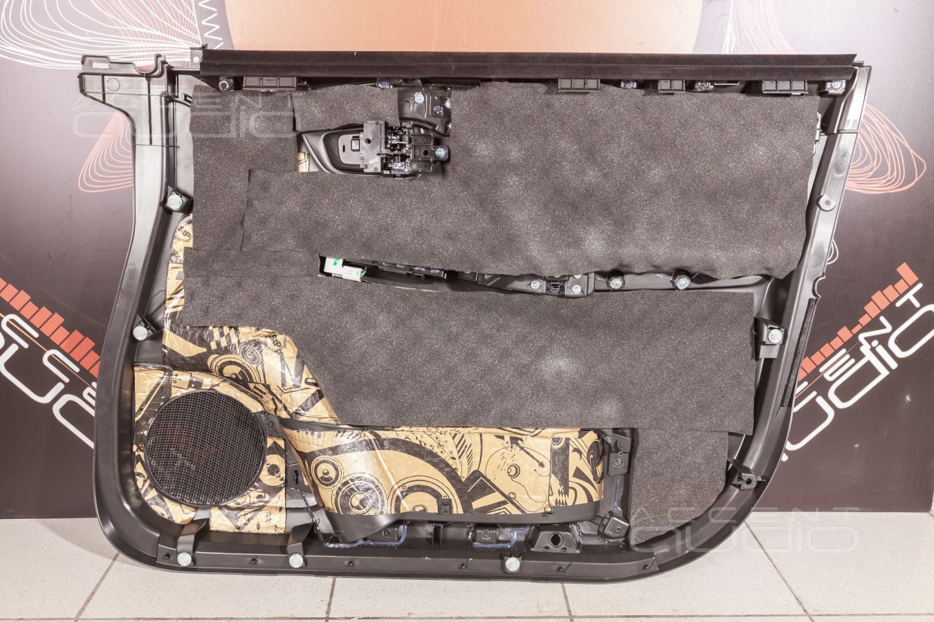 Аудиоподготовка дверей, жесткость и установка акустики Focal Flax в Mitsubishi Pajero Sport