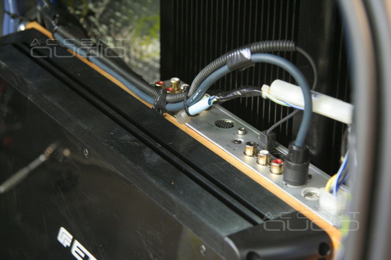 Установка усилителя в SKODA Octavia RS